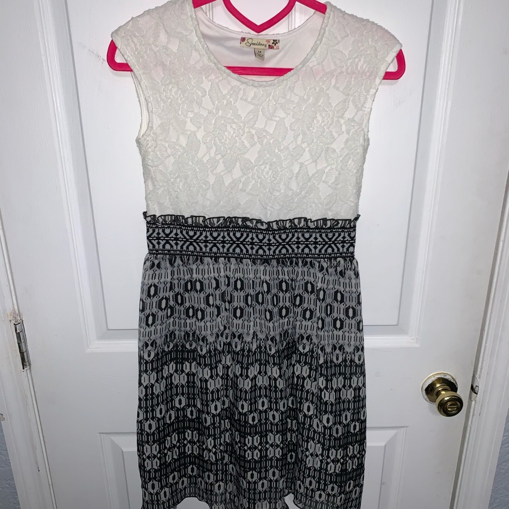Girl’s lace dress